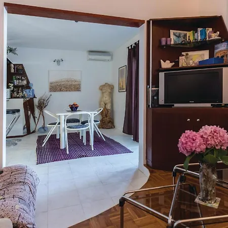Three-bedroom In Opuzen (Dubrovnik-Neretva)