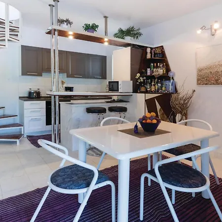 Three-bedroom In Vakantiehuis Opuzen (Dubrovnik-Neretva)