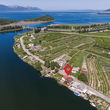 Three-bedroom In Vakantiehuis *