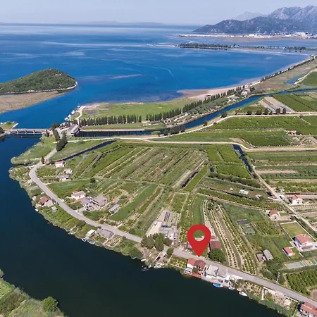 Vakantiehuis Three-bedroom In *