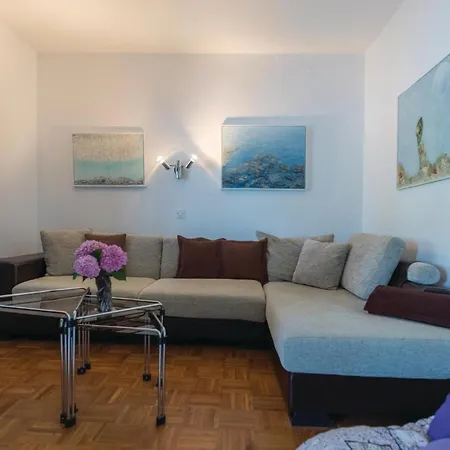 Prázdninový dům Three-bedroom In