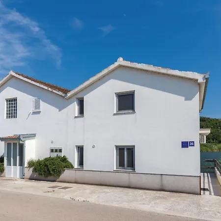 Three-bedroom In Prázdninový dům Opuzen (Dubrovnik-Neretva)