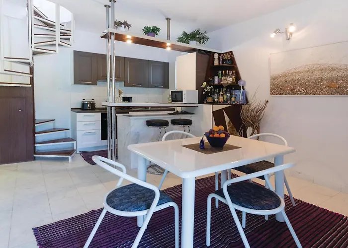 Three-bedroom In Tatil Evi Opuzen (Dubrovnik-Neretva)