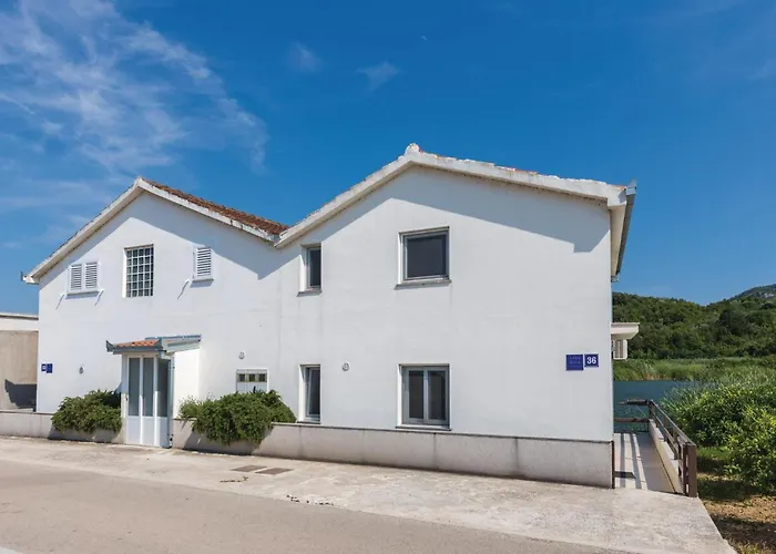 Three-bedroom In Tatil Evi Opuzen (Dubrovnik-Neretva)